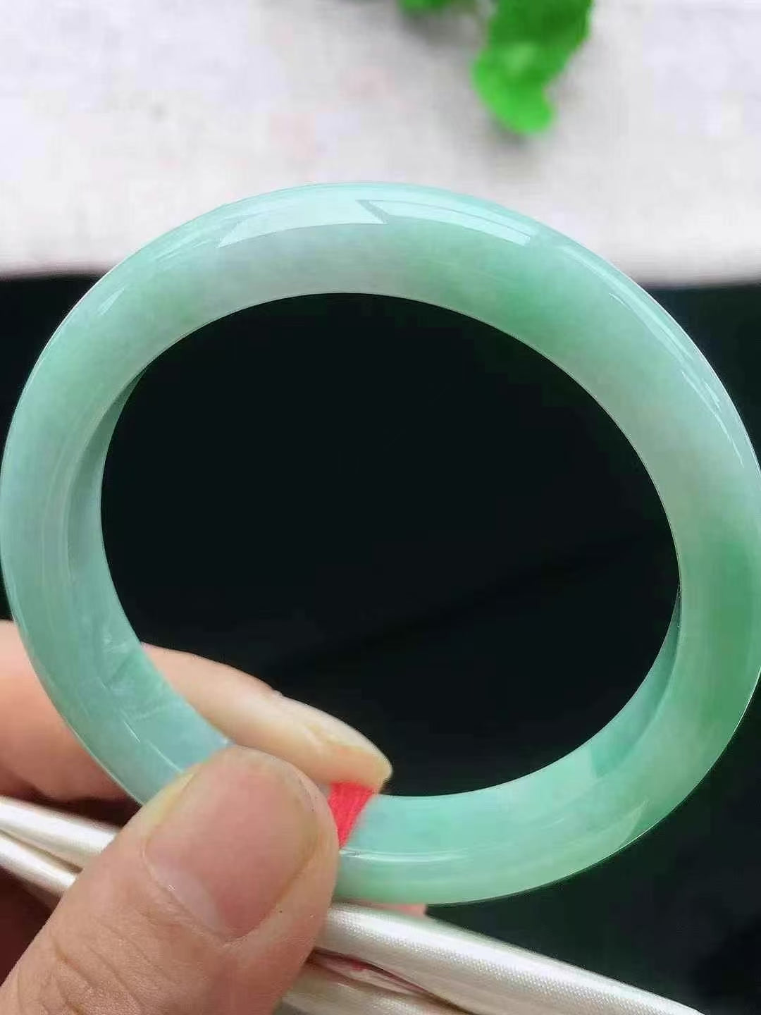冰飘绿正圈翡翠手镯 Jade Bracelet