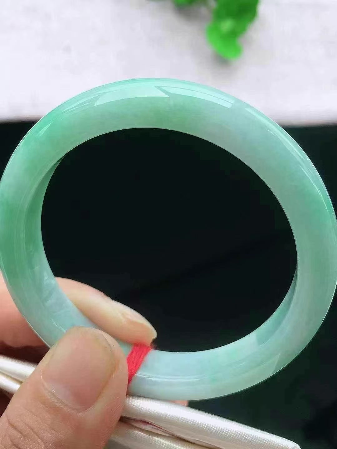 冰飘绿正圈翡翠手镯 Jade Bracelet